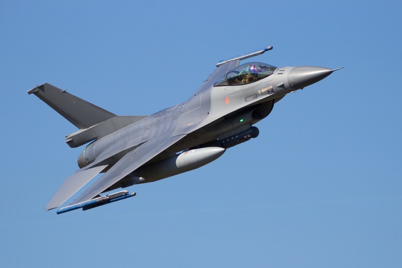F16 fighter plane